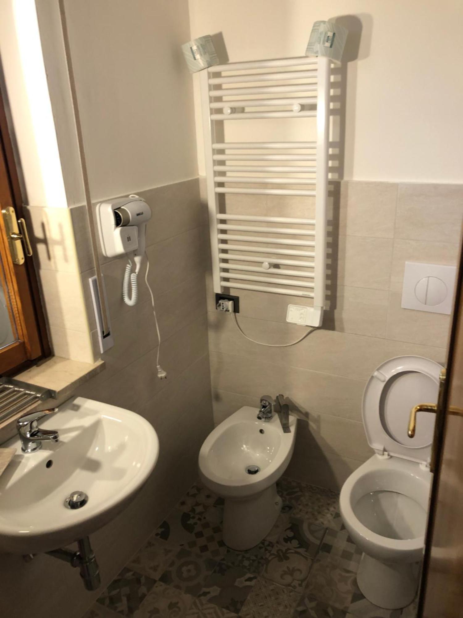 Moon River Guest House Pescara Bagian luar foto